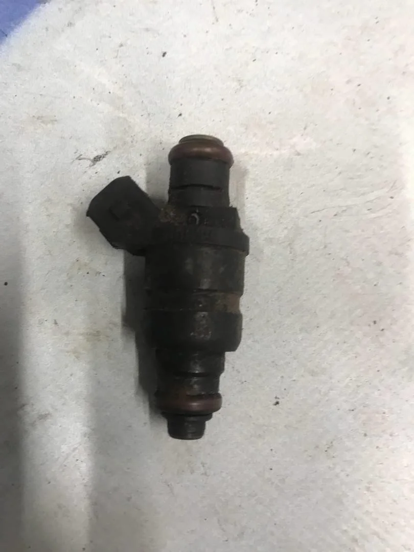 Форсунка топливная бензиновая Audi A6 1997-2004 C5
