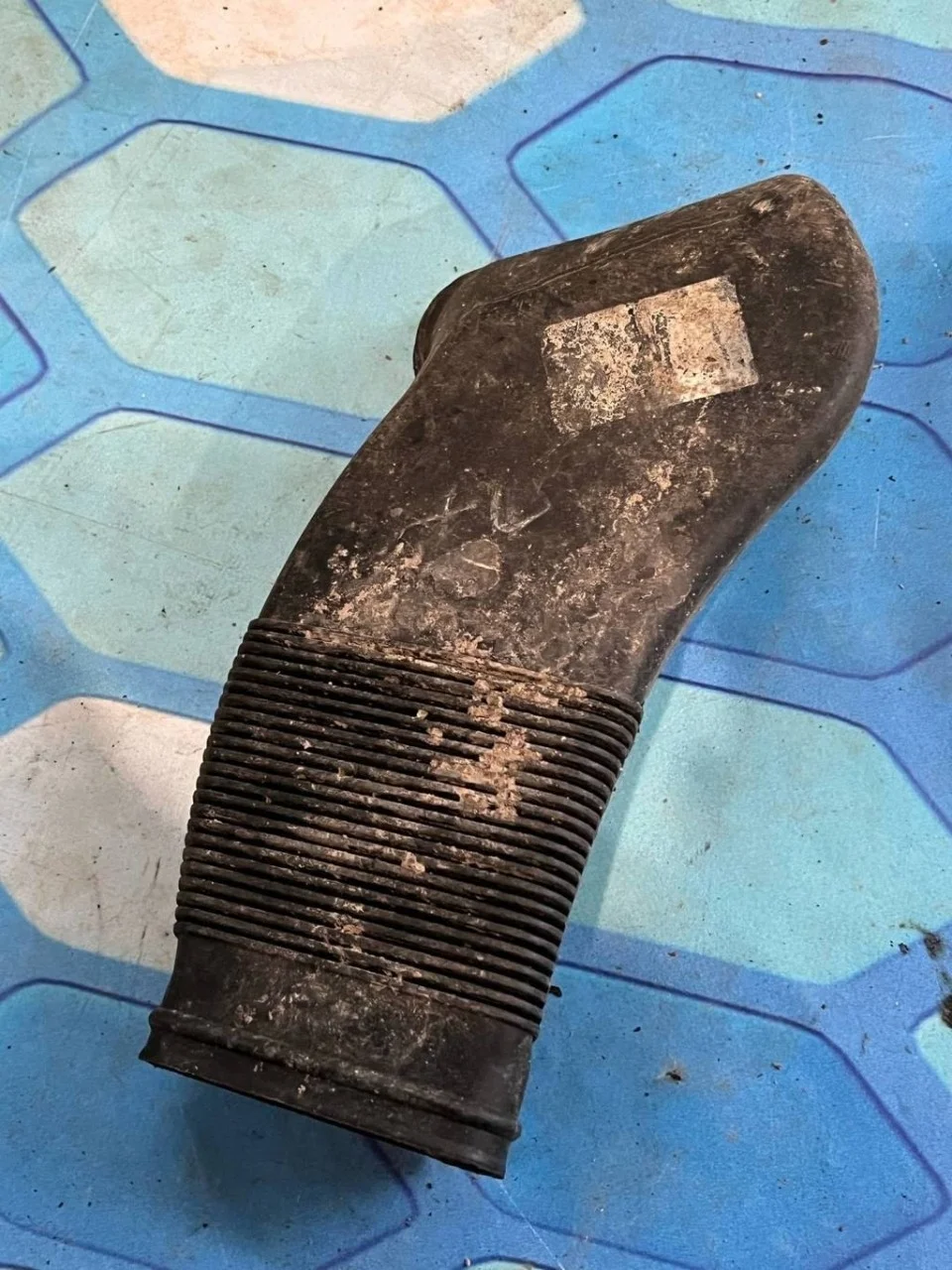 Патрубок воздуховод двс Audi A6 1997-2004 C5