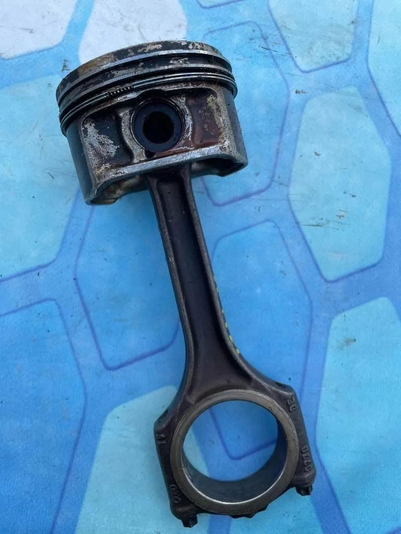 Поршень в сборе шатуном Audi A6 1997-2004 C5