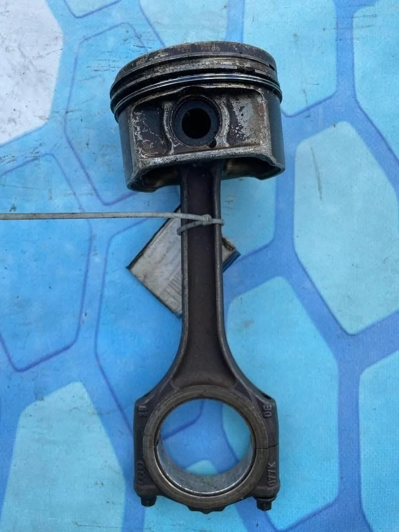 Поршень в сборе шатуном Audi A6 1997-2004 C5