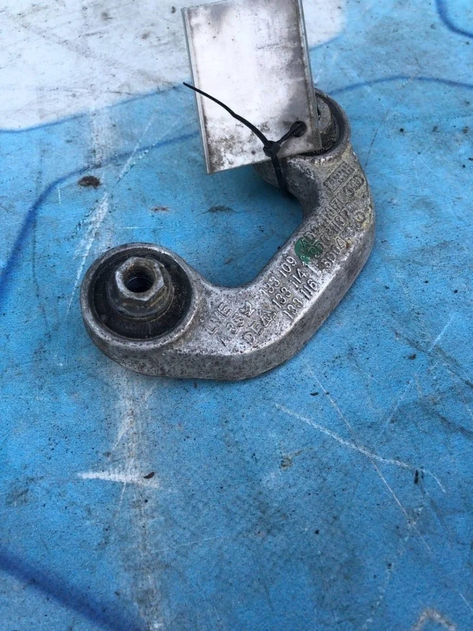 Рычаг нижний Audi A6 2000-2005 C5