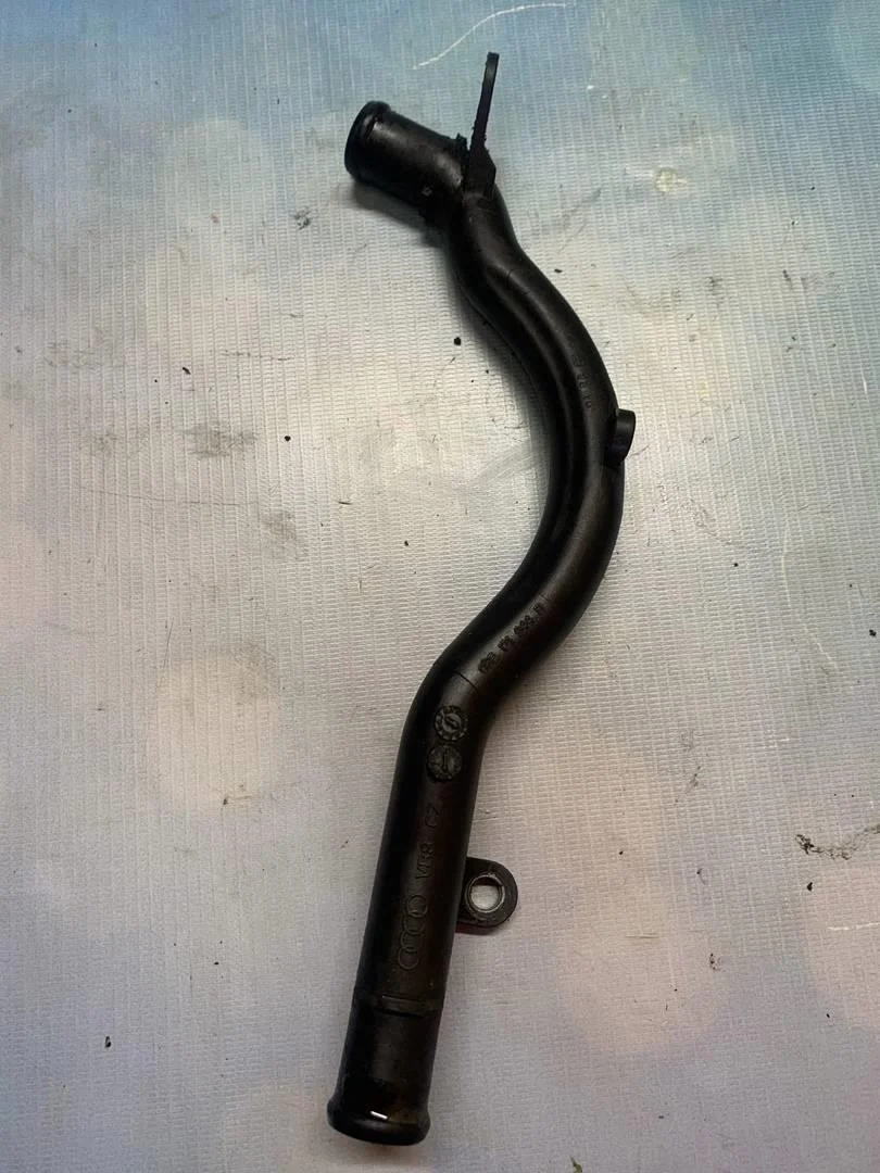 Патрубок охлаждения Audi A6 2004-2011 C6