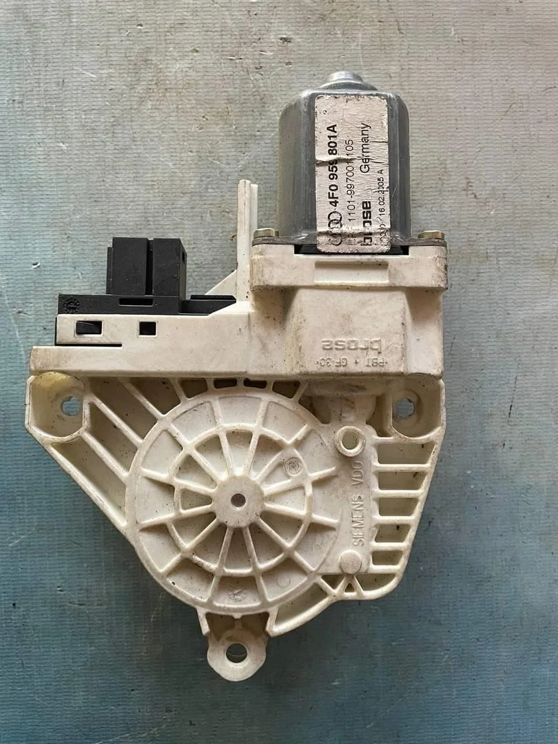 Моторчик стеклоподъемника задний левый Audi A6 2004-2011 C6