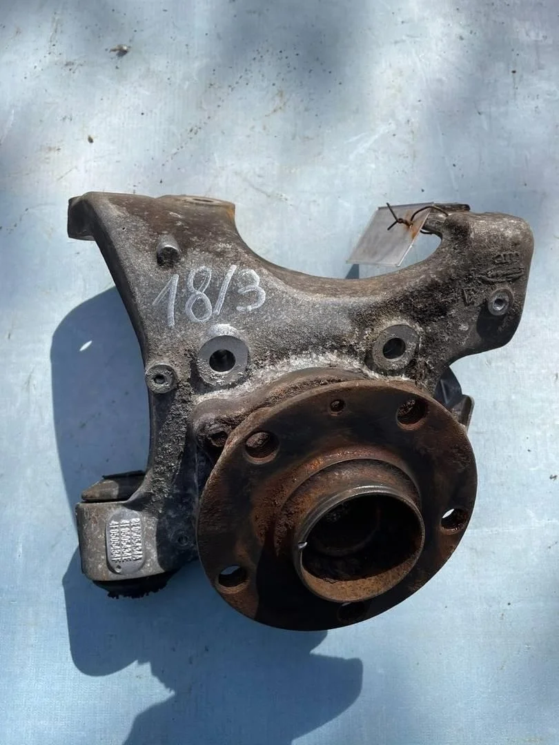 Кулак поворотный задний правый Audi A6 2004-2011 C6