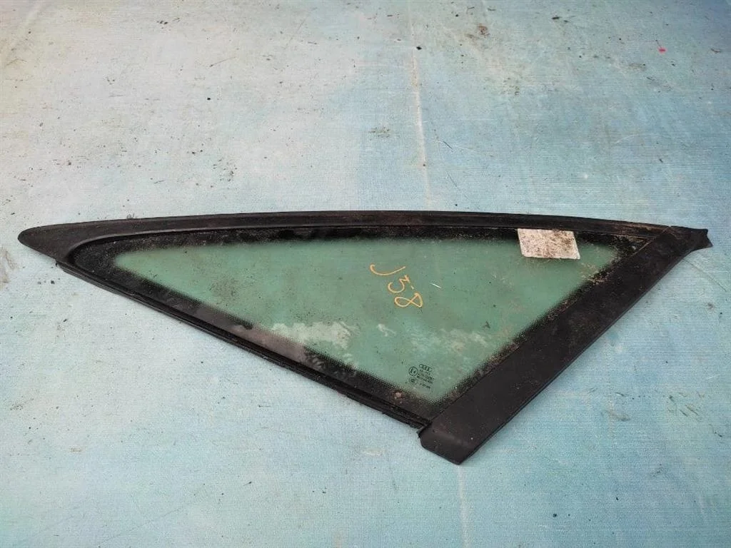 Стекло глухое правое седан Audi A6 2004-2011 C6