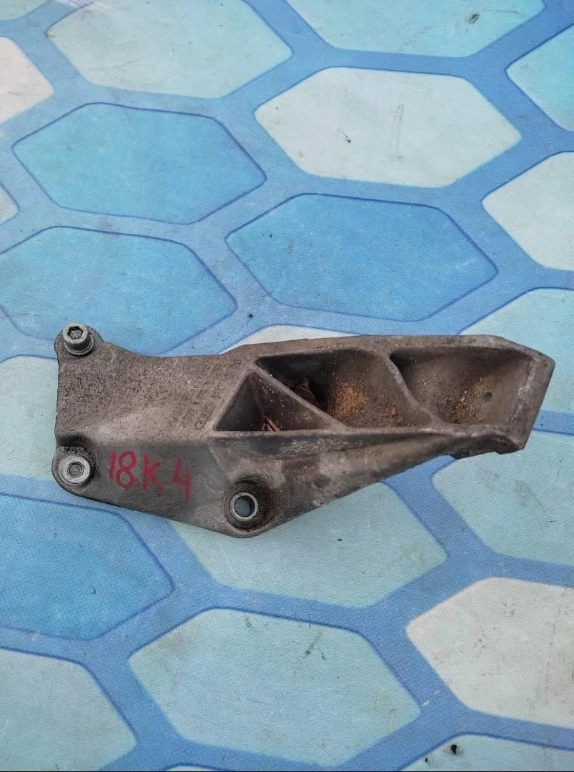 Кронштейн двигателя Audi A6 2004-2011 C6