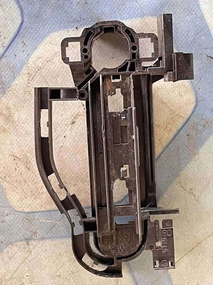 Кронштейн ручки двери Audi A6 2004-2011 C6