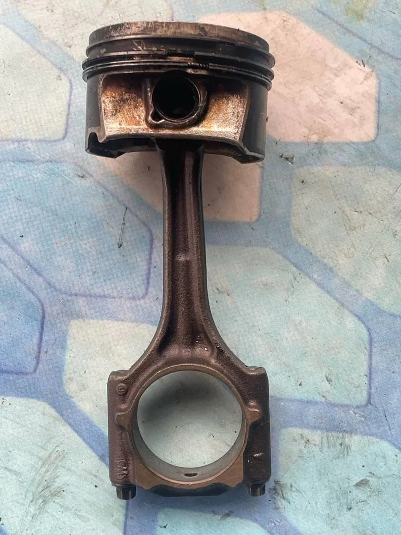 Поршень в сборе шатуном Audi A6 2004-2011 C6