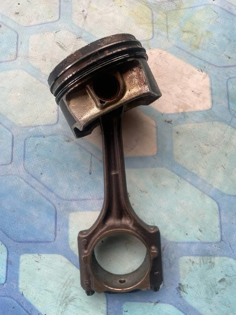 Поршень в сборе шатуном Audi A6 2004-2011 C6