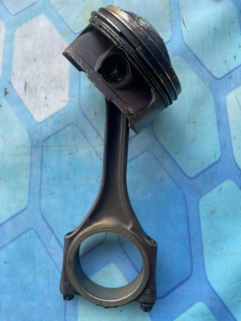 Поршень в сборе шатуном Audi A6 2004-2011 C6