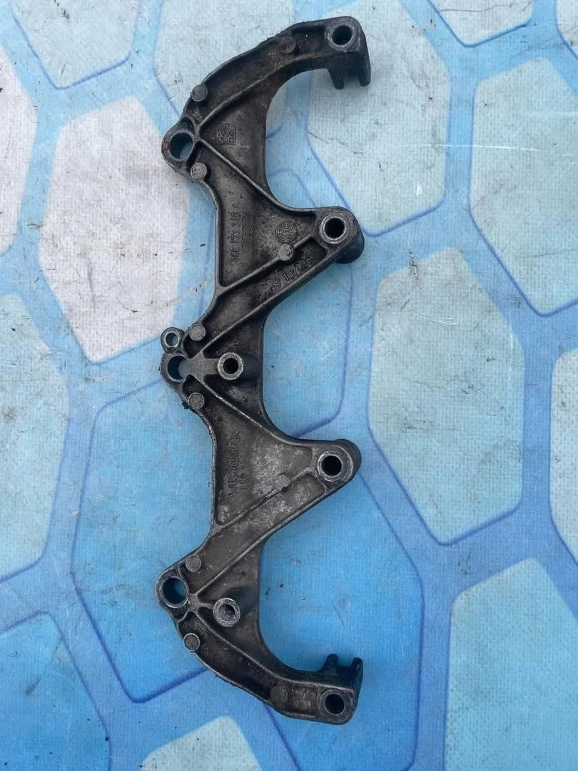 Кронштейн Audi A6 2004-2011 C6