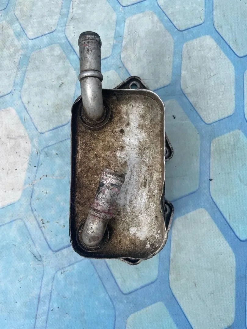 Радиатор масляный Audi A6 2004-2011 C6