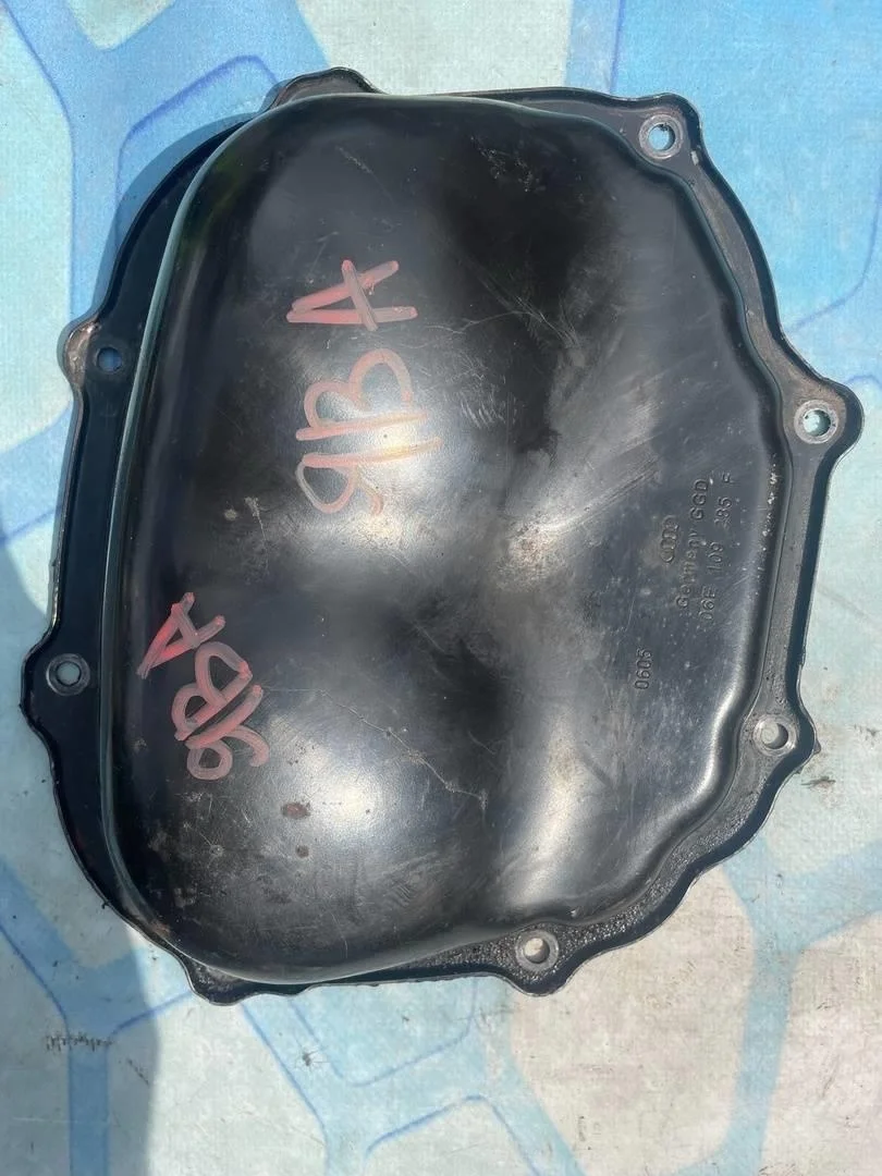 Крышка распредвала Audi A6 2004-2011 C6