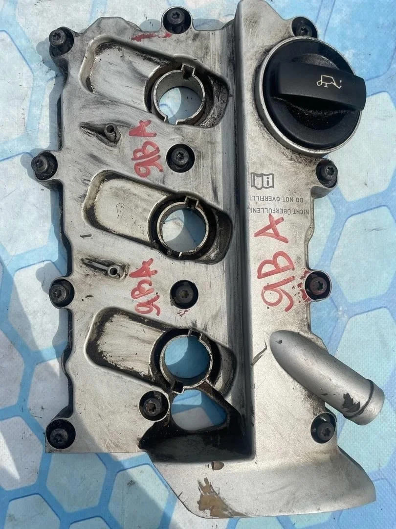 Клапанная крышка Audi A6 2004-2011 C6