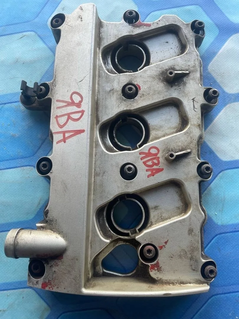 Клапанная крышка Audi A6 2004-2011 C6