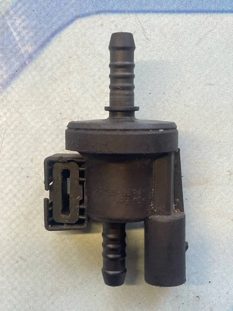 Клапан вентиляции топливного бака Audi A6 2004-2011 C6