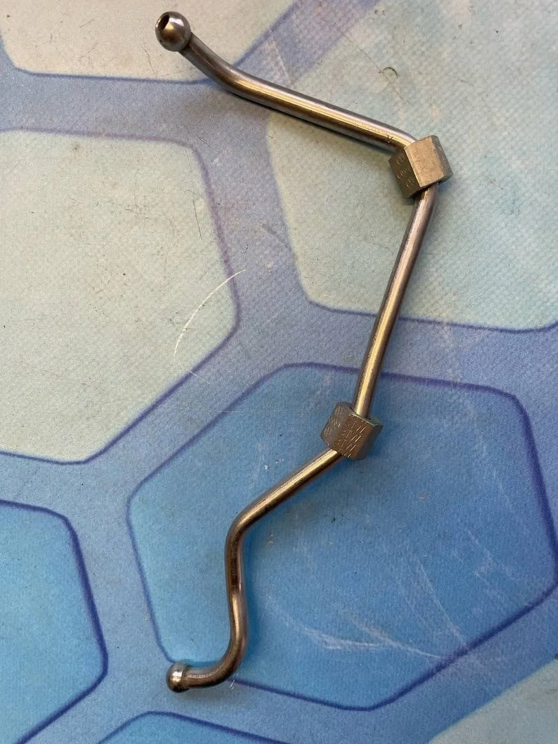 Трубка топливная Audi A6 2004-2011 C6