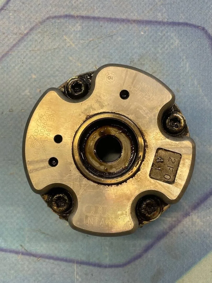 Регулятор фаз газораспределения Audi A6 2004-2011 C6