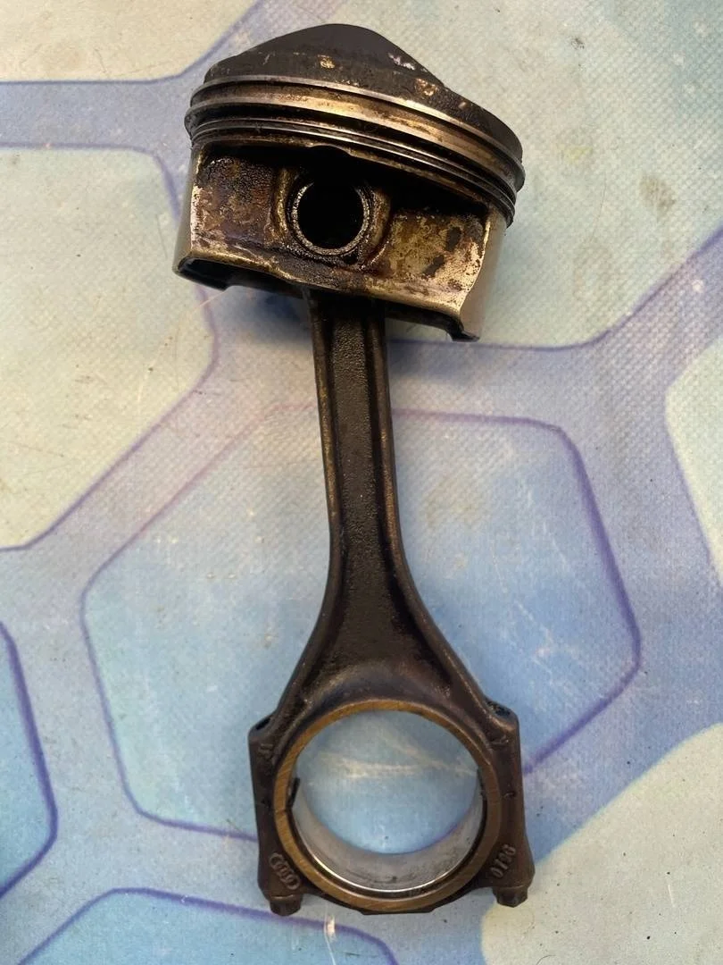 Поршень в сборе шатуном Audi A6 2004-2011 C6