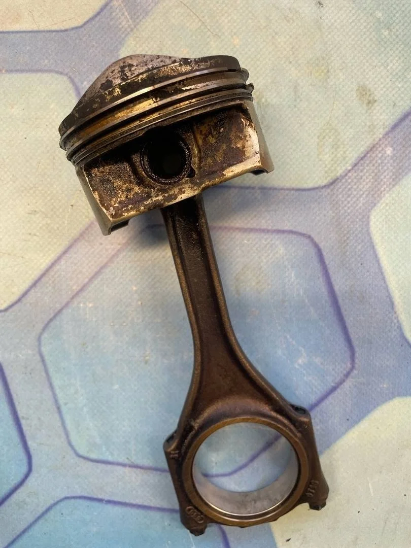 Поршень в сборе шатуном Audi A6 2004-2011 C6