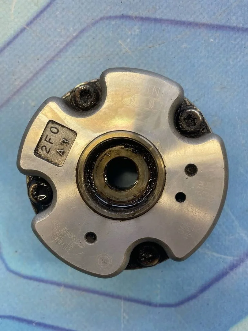 Регулятор фаз газораспределения Audi A6 2004-2011 C6