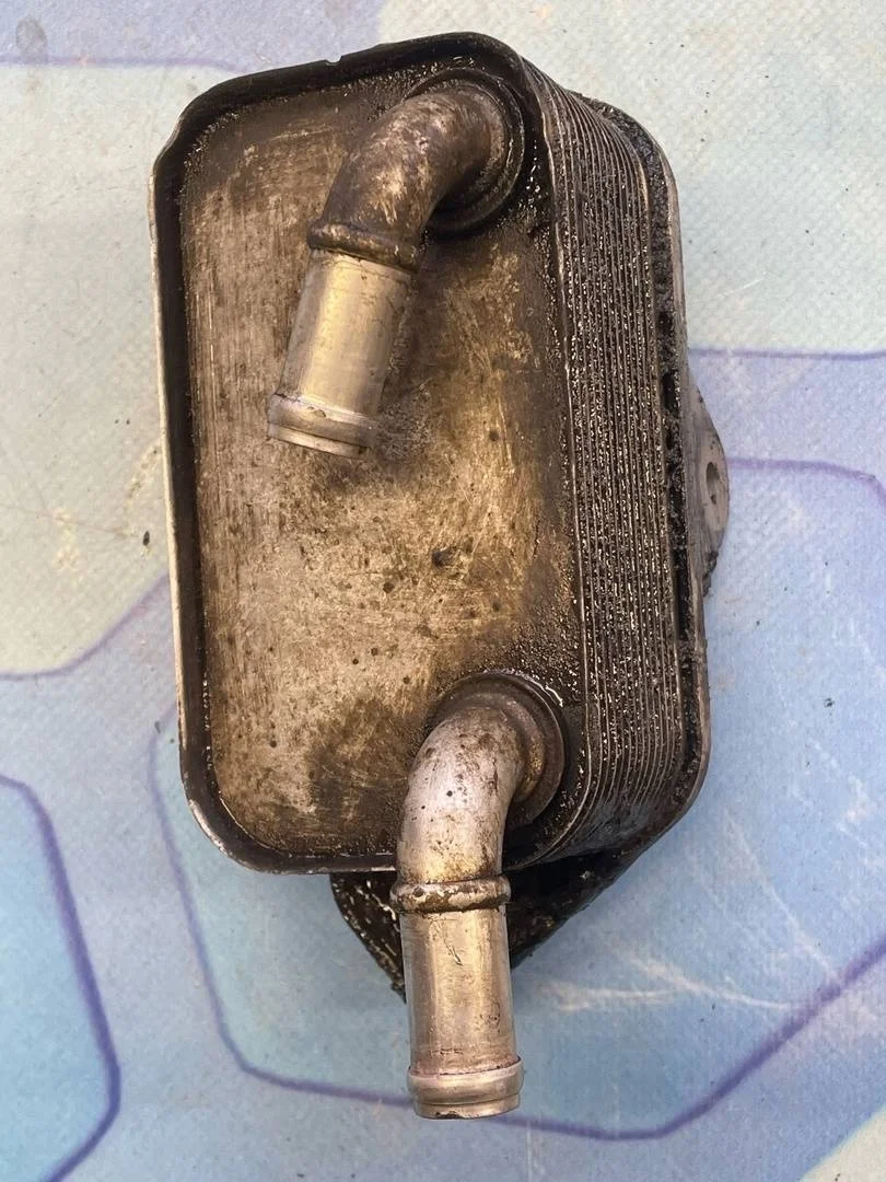 Радиатор масляный Audi A6 2004-2011 C6