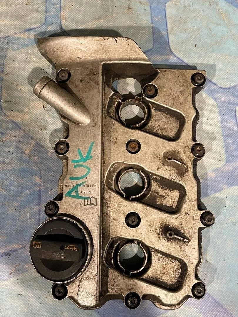 Клапанная крышка Audi A6 2004-2011 C6