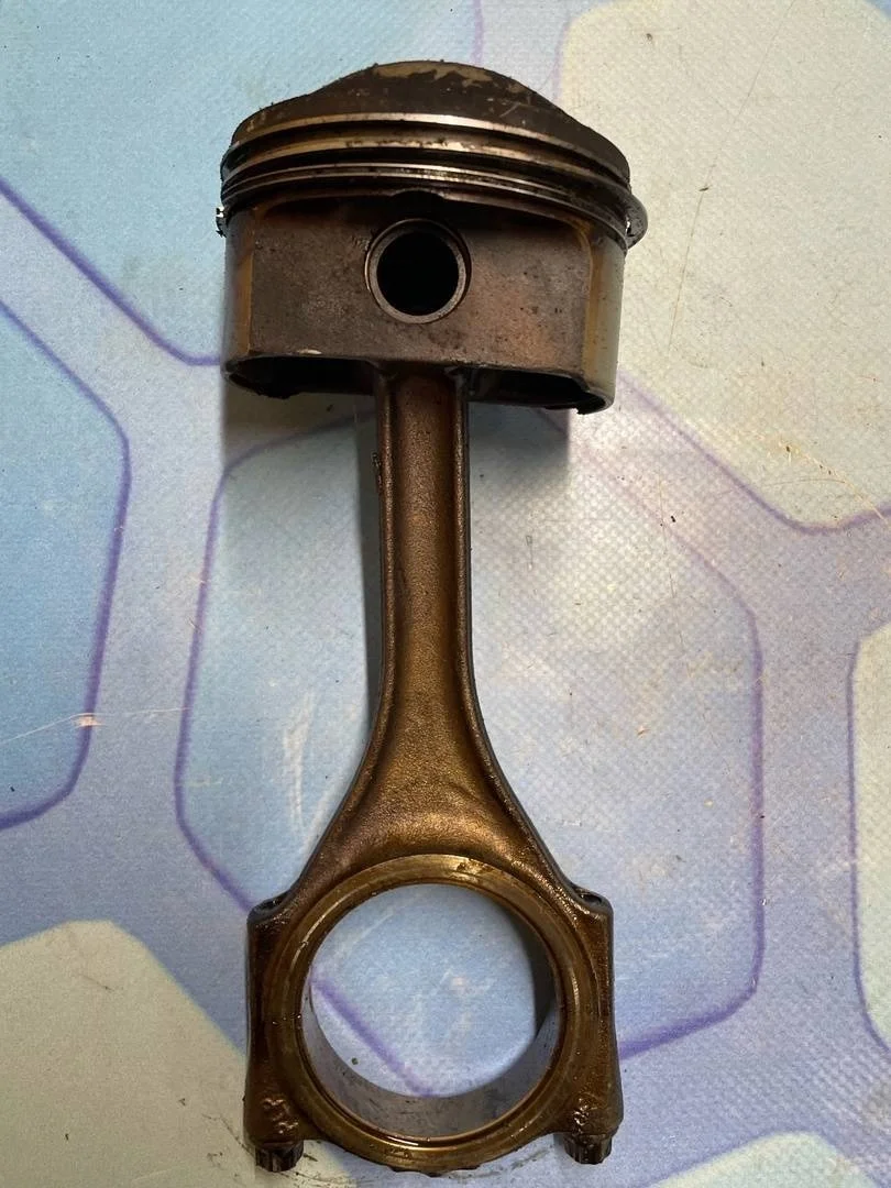 Поршень в сборе шатуном Audi A6 2004-2011 C6