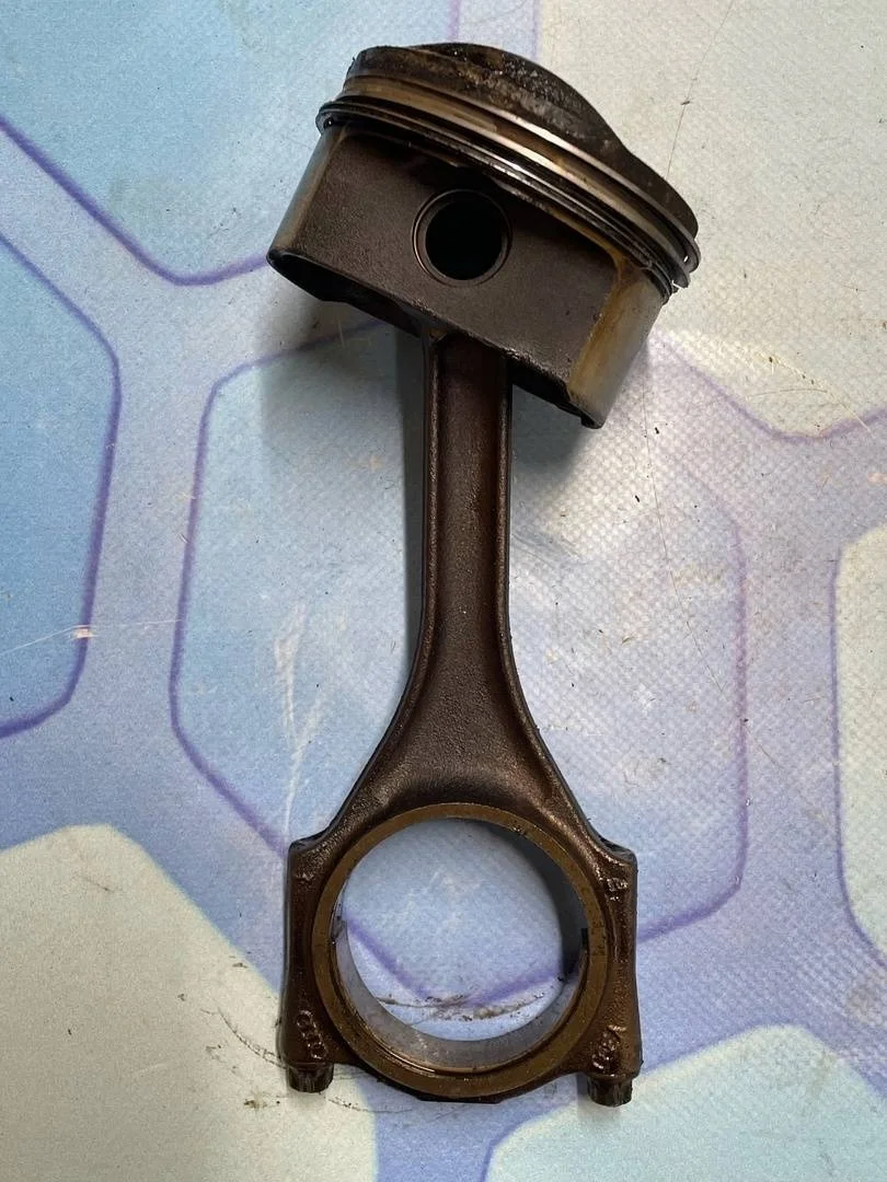 Поршень в сборе шатуном Audi A6 2004-2011 C6