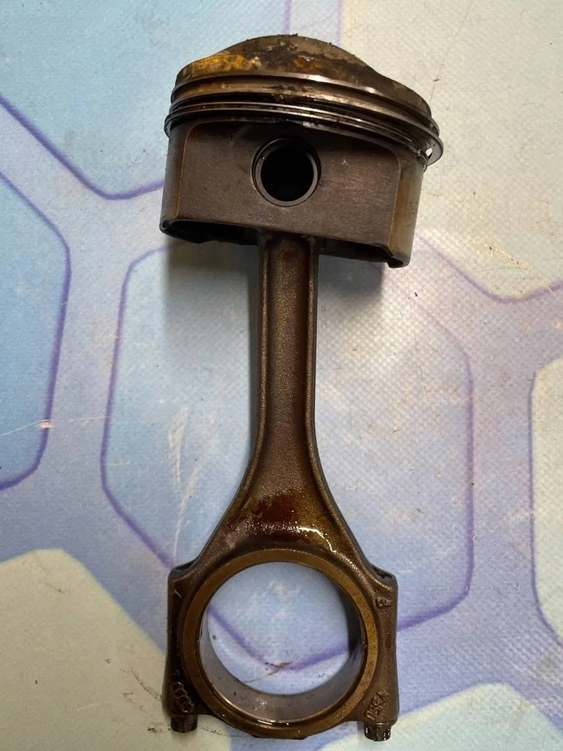 Поршень в сборе шатуном Audi A6 2004-2011 C6