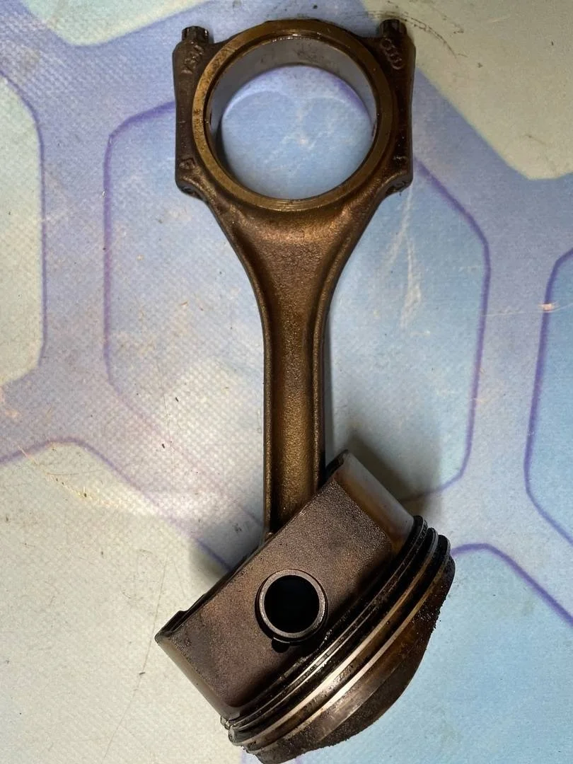 Поршень в сборе шатуном Audi A6 2004-2011 C6