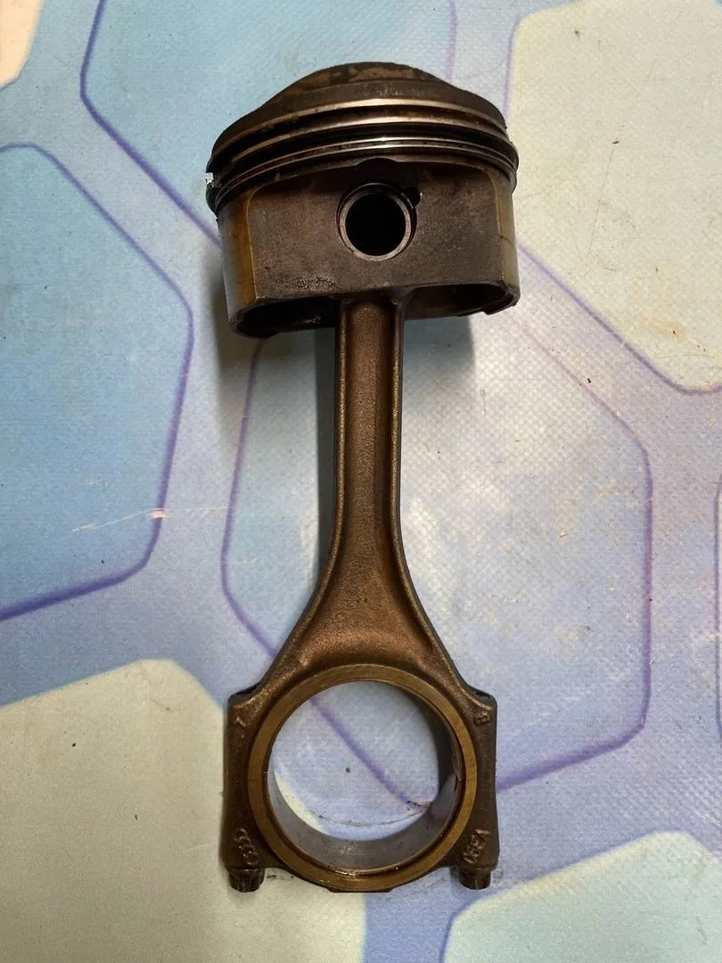 Поршень в сборе шатуном Audi A6 2004-2011 C6