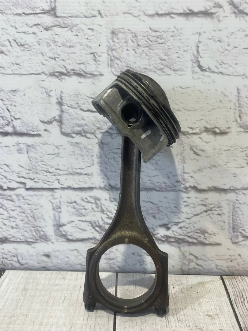 Поршень в сборе шатуном Audi A6 2004-2011 C6