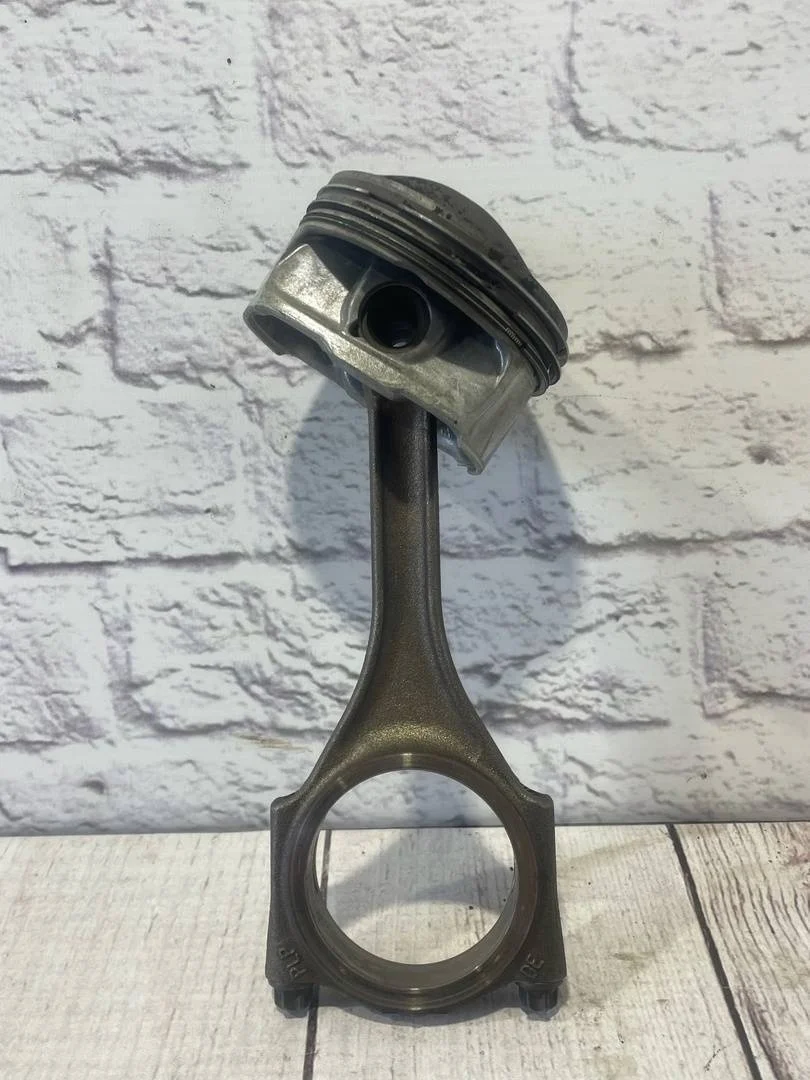 Поршень в сборе шатуном Audi A6 2004-2011 C6