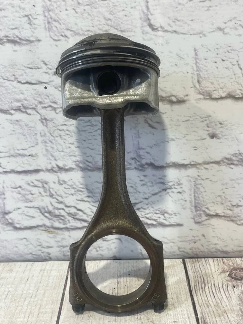 Поршень в сборе шатуном Audi A6 2004-2011 C6