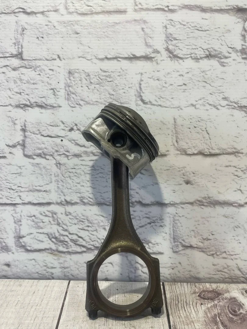 Поршень в сборе шатуном Audi A6 2004-2011 C6