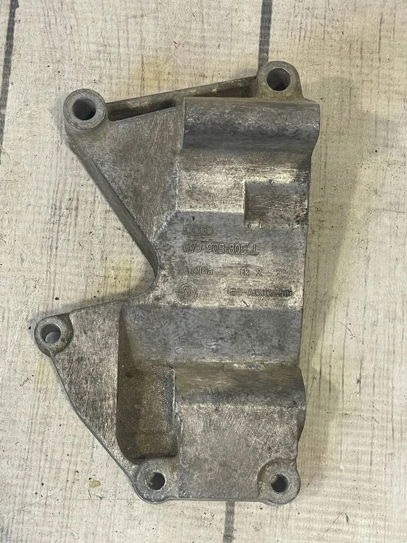 Кронштейн генератора Audi A6 2004-2011 C6