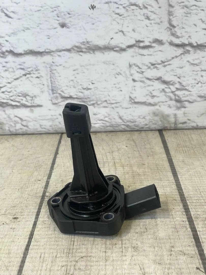 Датчик уровня масла Audi A6 2004-2011 C6