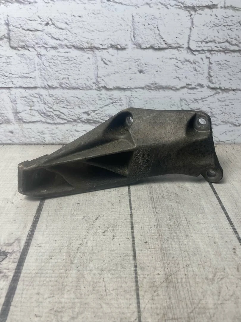 Кронштейн двигателя Audi A6 2004-2011 C6