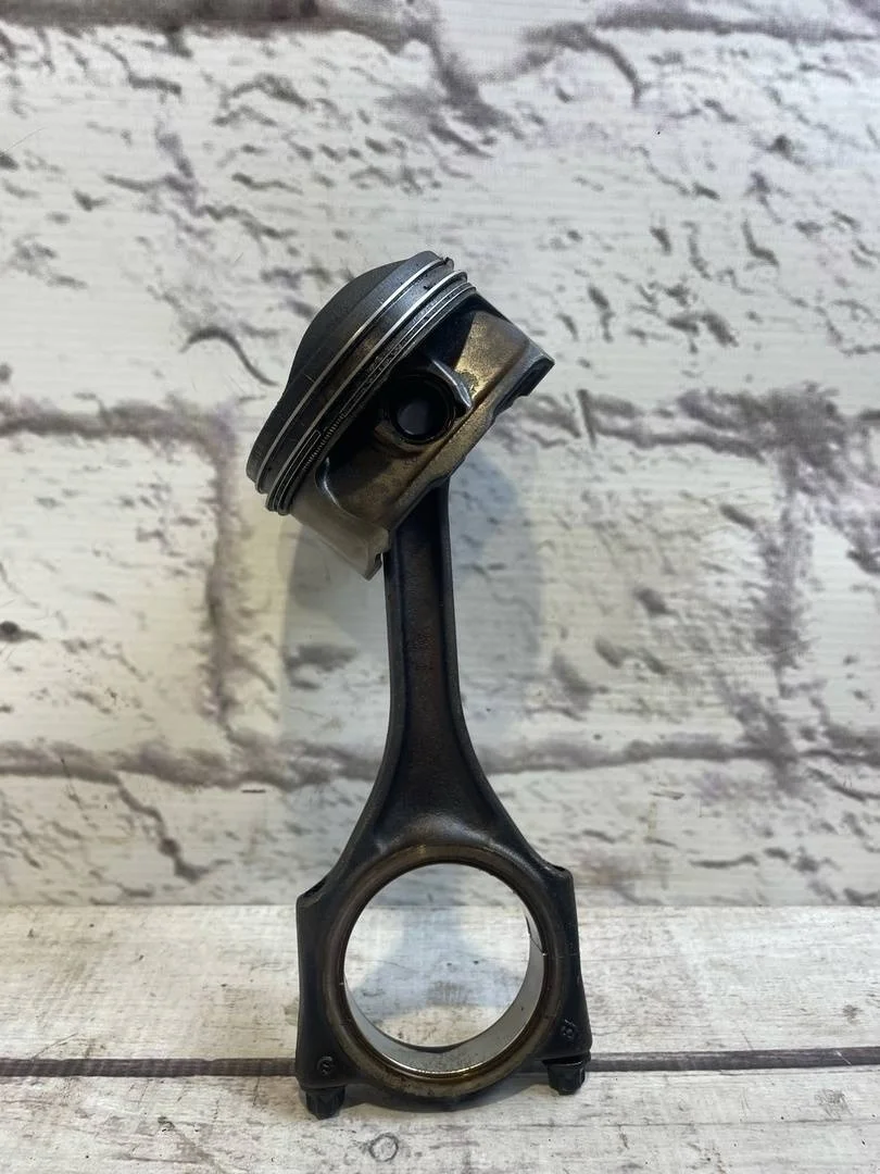 Поршень в сборе шатуном Audi A6 2004-2011 C6