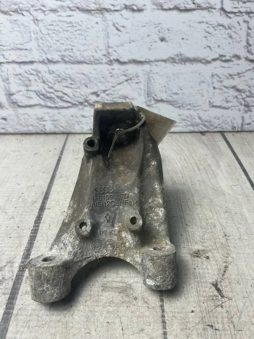 Кронштейн двигателя Audi A6 2004-2011 C6