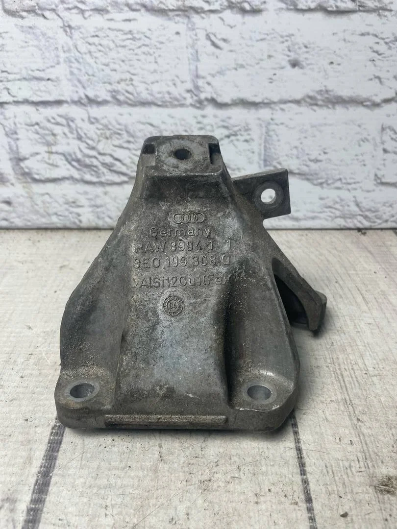 Кронштейн двигателя Audi A6 2004-2011 C6