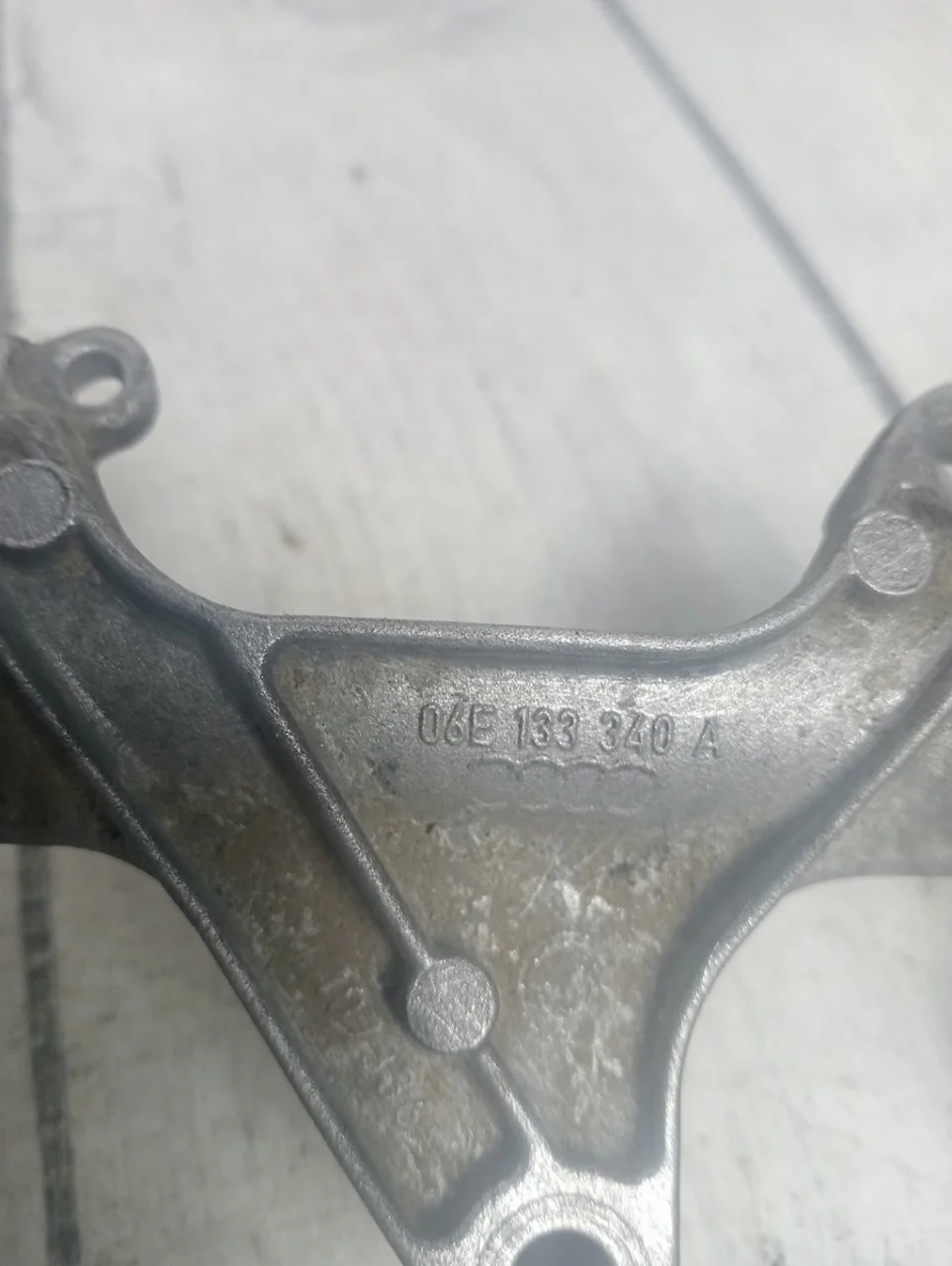 Кронштейн Audi A6 2004-2011 C6