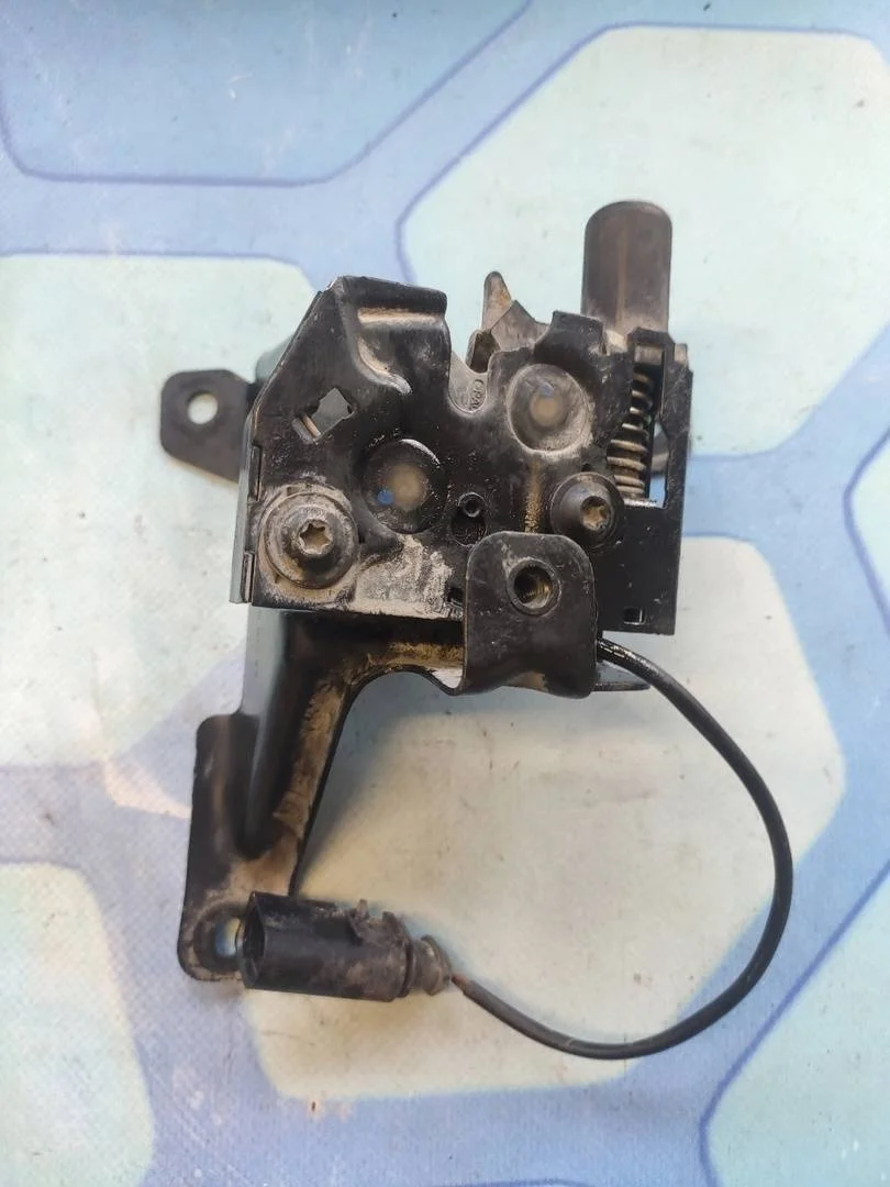 Замок капота Audi A8 2010-2017 4H