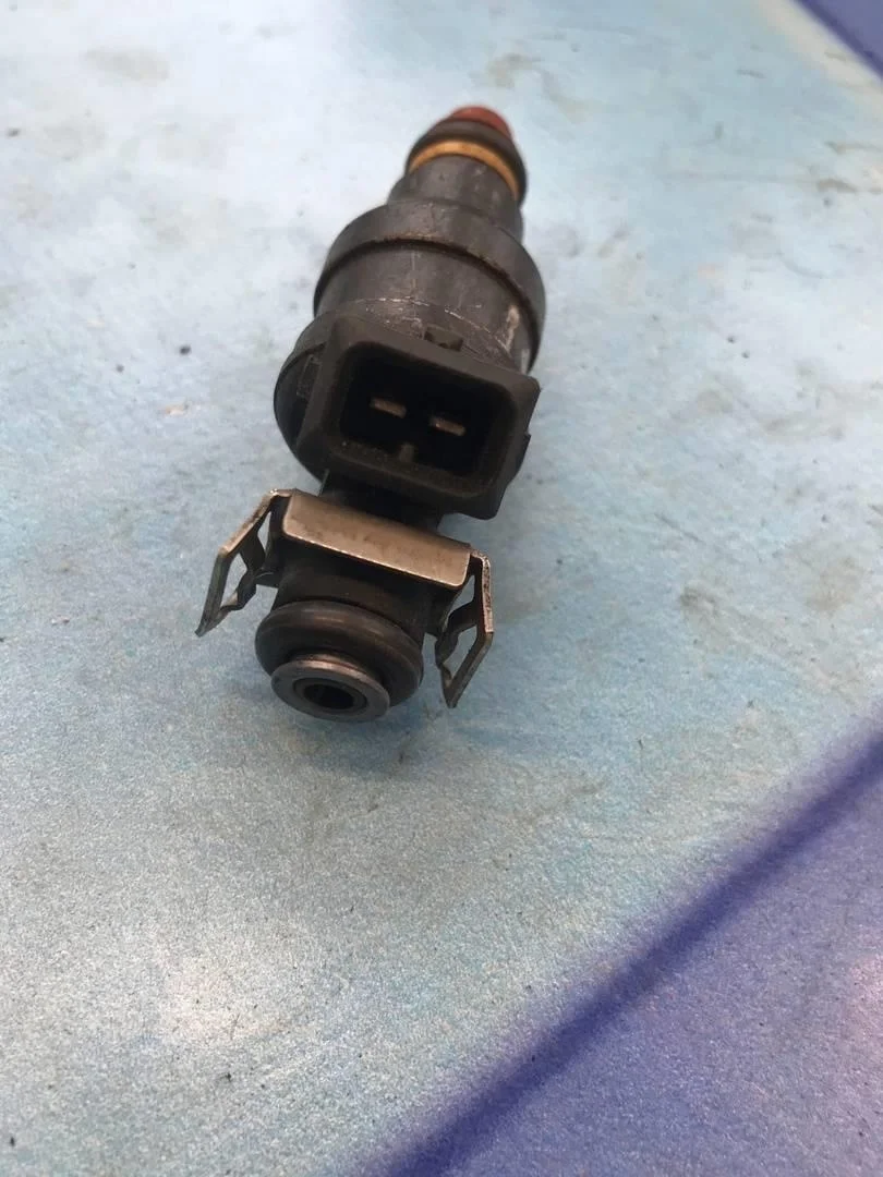 Форсунка топливная бензиновая Audi A8 1994-1998 D2