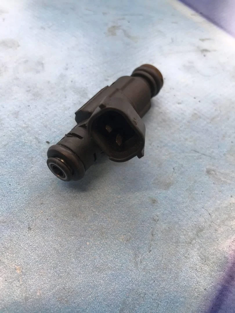 Форсунка топливная бензиновая Audi A8 1998-2003 D3