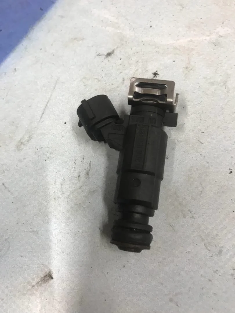 Форсунка топливная бензиновая Audi A8 1998-2003 D3