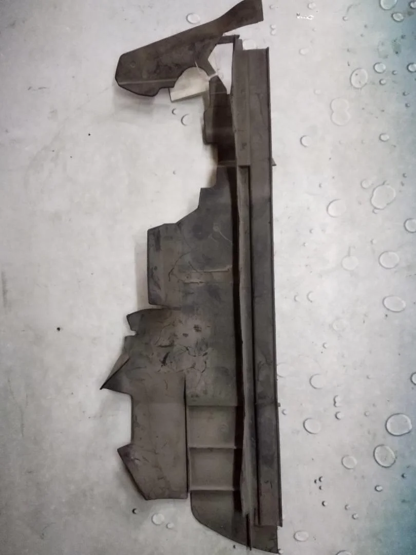 Воздуховод радиатора охлаждения левый Audi A8 2003-2010 D4