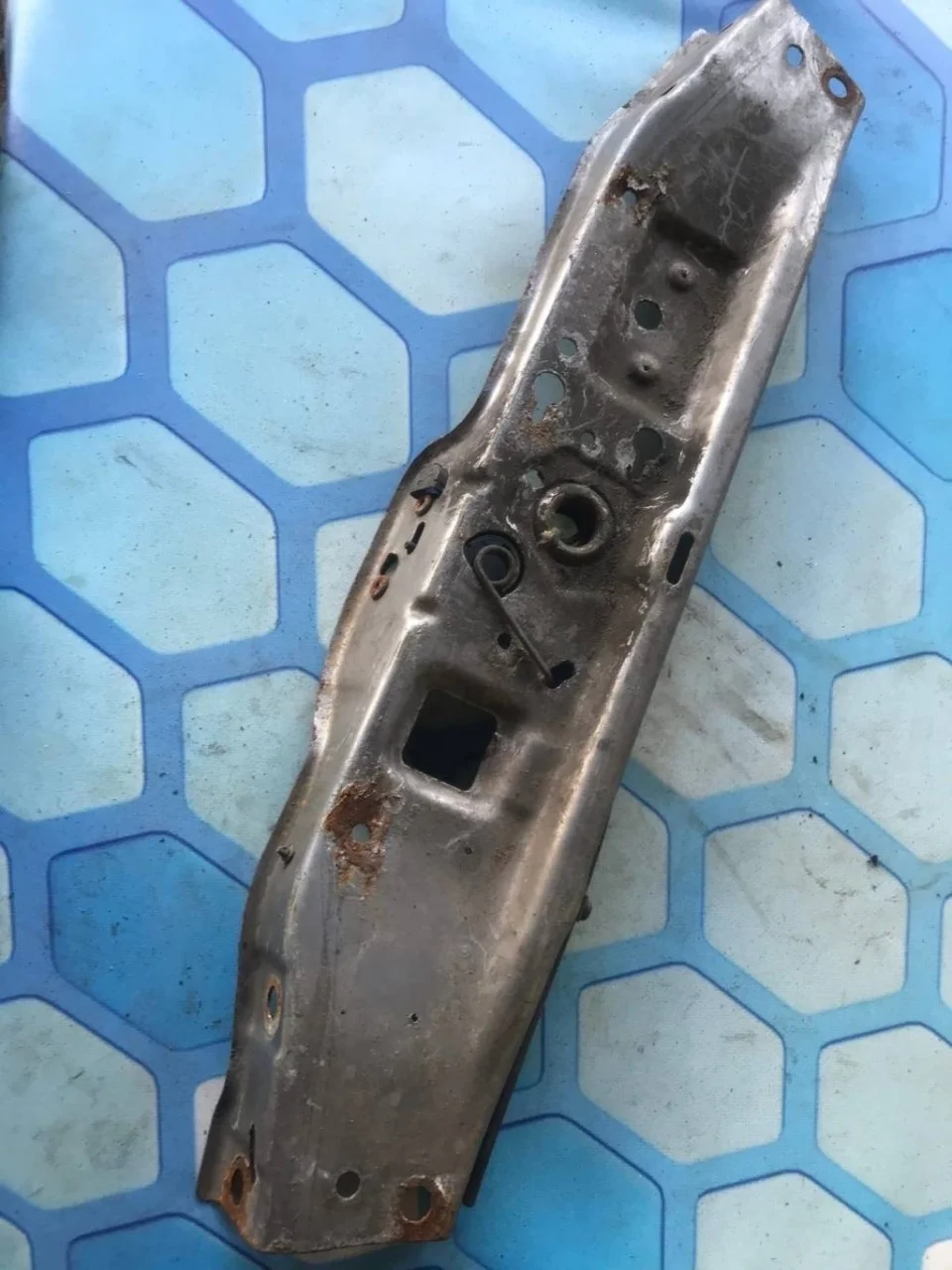 Верхняя часть телевизора, накладка Opel Astra H 2004-2015