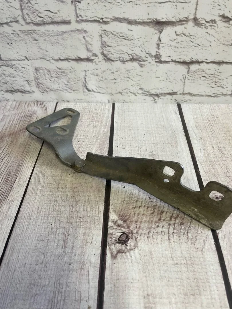 Петля капота правая Opel Astra H 2004-2015